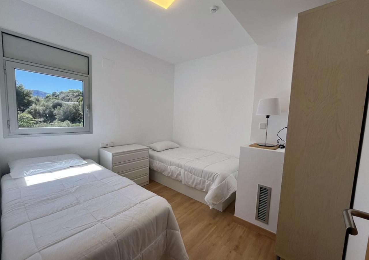 2-Bedroom Brand New Apartment Steps From The Beach يانكا المظهر الخارجي الصورة